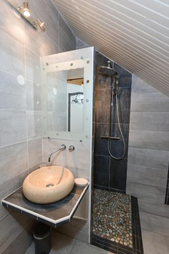a bathroom with a sink and a shower at ORKY-MEL in Petite Île