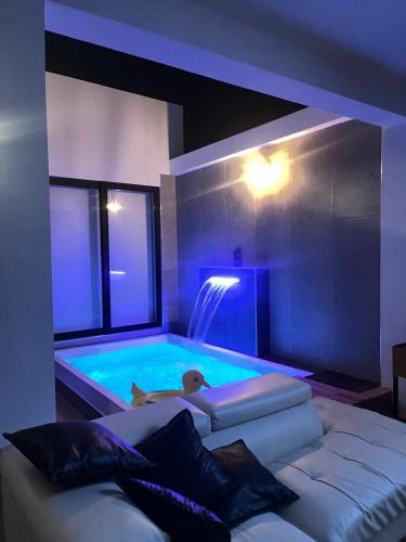 Ένα ή περισσότερα κρεβάτια σε δωμάτιο στο Led House