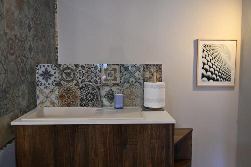 Greg's Cozy Apartment, up to 4 guests in Kalamaria