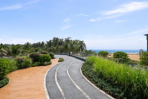 a winding road leading to the beach at Puhai Sea View Apt by Hailan Tour at Sanya Yazhou Bay#only 100 meters to Beach and Sea Swimming Area in Sanya
