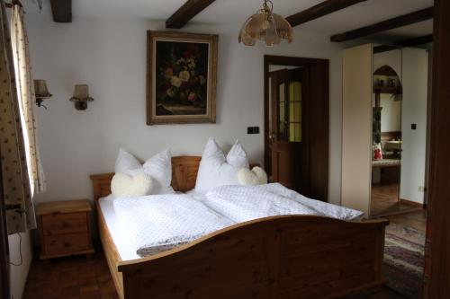 a bedroom with a bed with stuffed animals on it at Ferienwohnung Haus Renn in Bischofswiesen