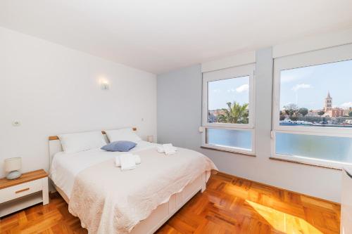 Peninsula Magical View by Belmont Realty