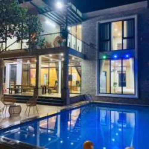 a large swimming pool in front of a building at SH Homestay - Venuestay in Sóc Sơn