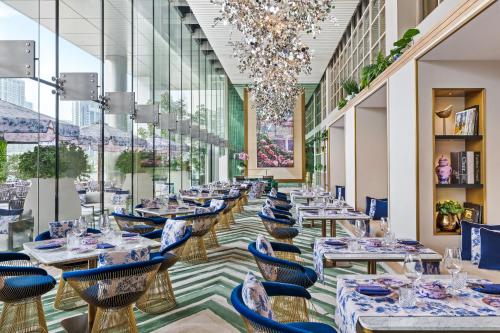 Restaurace v ubytování The St. Regis Downtown Dubai