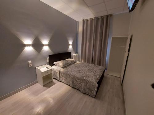 Postel nebo postele na pokoji v ubytování Ardenn'Hotel