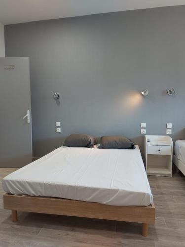 Postel nebo postele na pokoji v ubytování Ardenn'Hotel