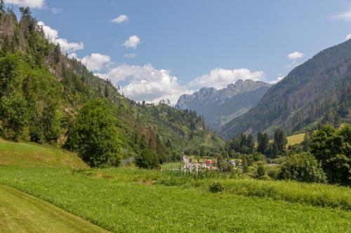 Un paisaje natural cerca del apartahotel