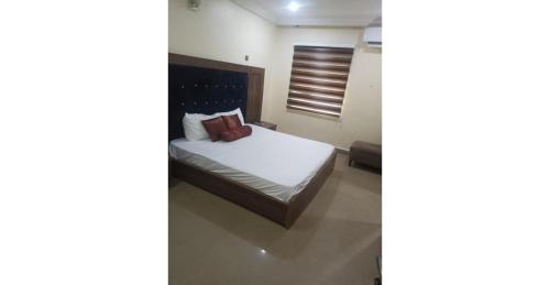 Letto o letti in una camera di Angels Court Hotel and Suite