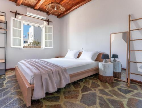 Postel nebo postele na pokoji v ubytování Plane Tree Villa in Parikia