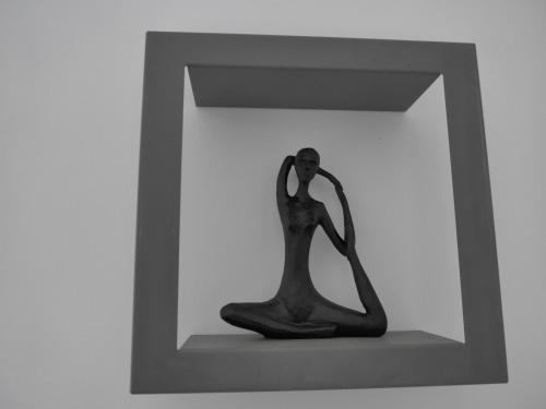 a statue of a woman sitting on a shelf at Mas de la Borie -Chambre d'hôtes in Joannas