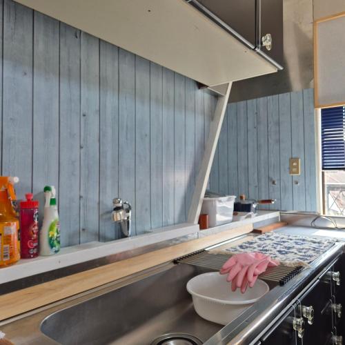 a kitchen with a counter with a bowl on the stove at 대마도쇼핑구마에하우스 in Tsushima