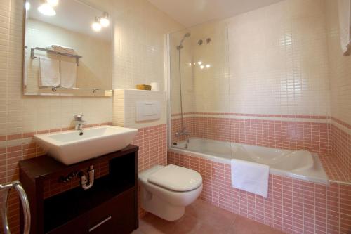 Koupelna v ubytování Aparthotel Arenal