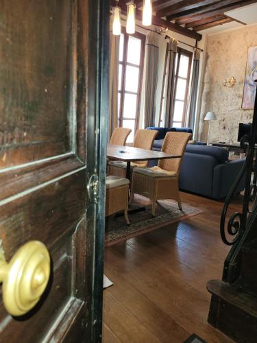 Photo de la galerie de l'établissement Notre-Dame Elegance, à Paris