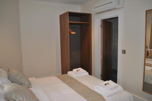 Ein Bett oder Betten in einem Zimmer der Unterkunft Dreams Hotel