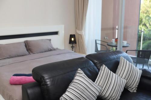 Afbeelding uit fotogalerij van Sea view studio Chic Condo Karon in Karon Beach