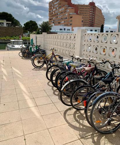 Apartamento Con Piscina - Magníficas vistas a canal - Aire Acondicionado B
