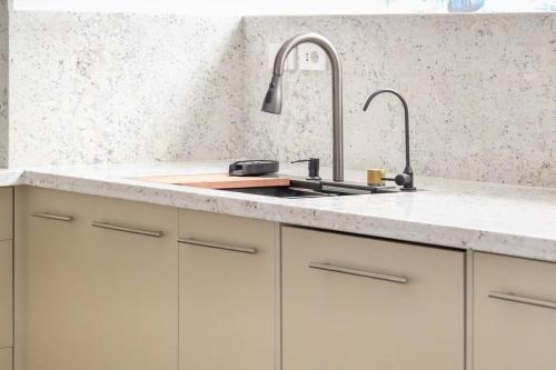 Køkken eller tekøkken på Tranquil Haven VIP Villa at Sharm