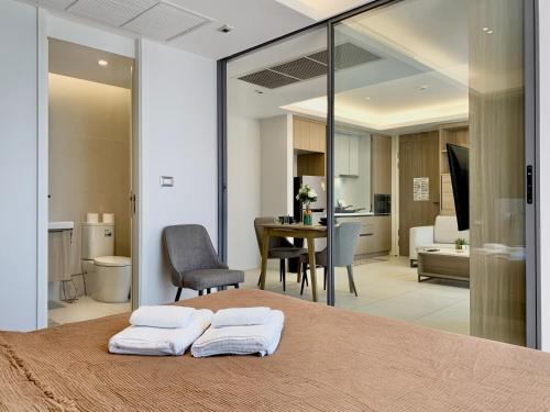 a bedroom with a bed with two towels on it at Circle 31 #1BR Bangkok in Bangkok