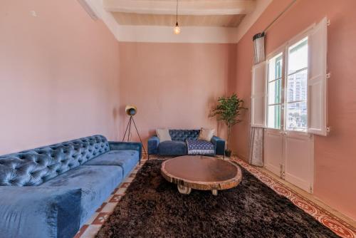 Seafront 3-Bed Palazzino with Jacuzzi, Heart of Ballutaにあるシーティングエリア