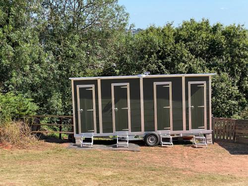 Fotografie z fotogalerie ubytování Usk View Glamping Caerleon v destinaci Newport
