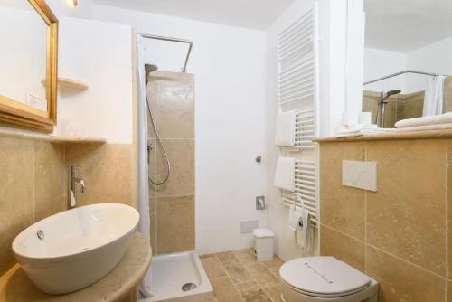 a bathroom with a white sink and a toilet at Agriturismo Casal Gheriglio in Lucignano