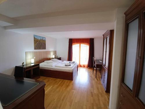 Postel nebo postele na pokoji v ubytování Margaréta Apartman és Üdülőház