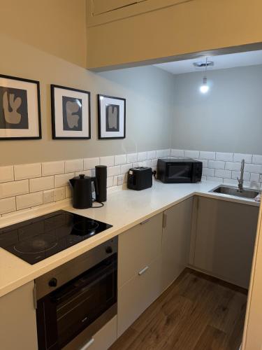 Kuchyň nebo kuchyňský kout v ubytování Skene Square 1 bedroom