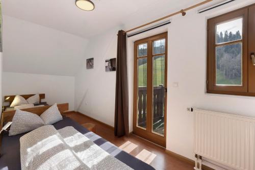Una cama o camas en una habitación de Schlegelhansenhof