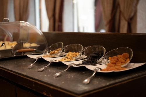 Comida en o cerca de este hotel