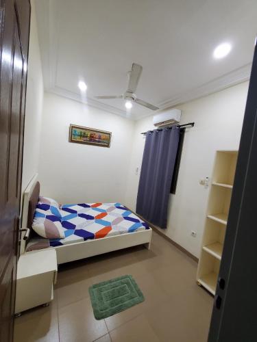 a bedroom with a bed in a room at Villa du bonheur in Ouagadougou