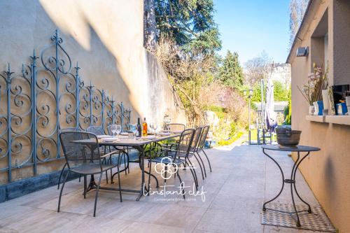 Photo de la galerie de l'établissement Cocon Central, Chic idéal 24H - Piano, jardin, BBQ - L'Instant Clef, au Mans