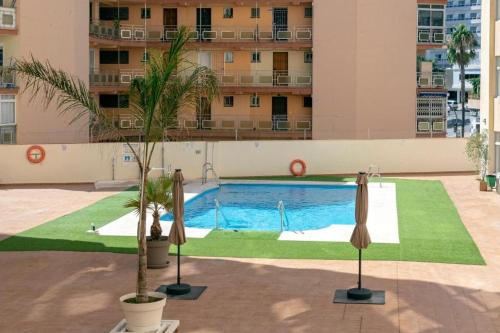 The Harmony Luxe Torremolinos City Center with FREE private parking and seasonal pool Free wifi and Netflix BY NAMASTE ELITE