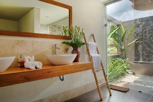 Anusara Luxury Villas tesisinde bir banyo