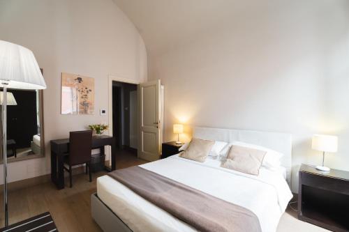 A bed or beds in a room at Borgo Suite Apartment