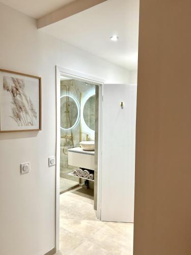 Studio de LUXE Portes de Monaco - Vue MER - Piscine - Wifi photo 49