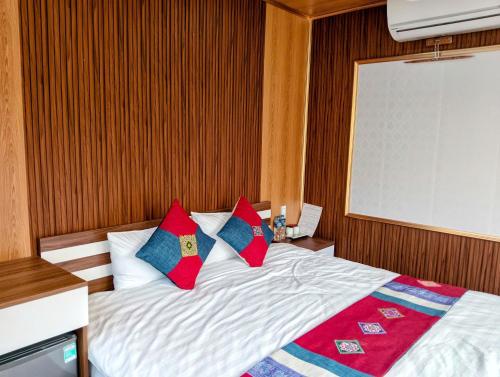 Ένα ή περισσότερα κρεβάτια σε δωμάτιο στο Serenity Ha Giang Bungalow
