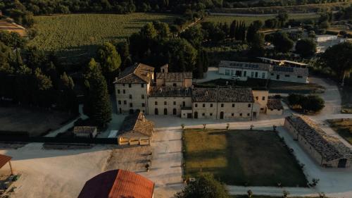 an aerial view of a large house in a vineyard at Agriturismo Pieve San Biagio - Adults Only in Macerata