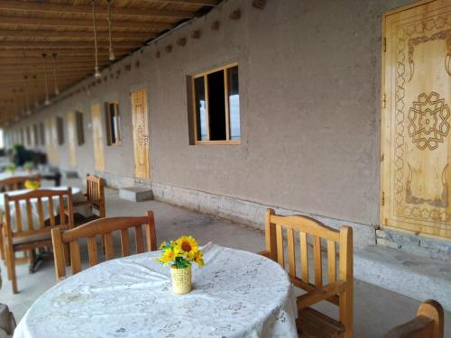 Restaurace v ubytování Akchakul Yurt Camp
