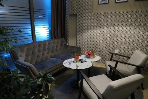 a living room with a couch and two chairs and a table at Apartment and Rooms In Club in Inđija