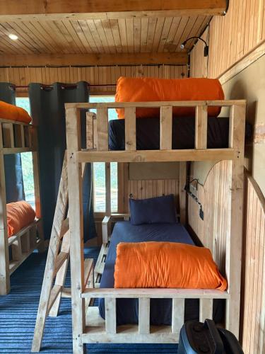 a bunk bed room with two bunk beds at Kath Kuni Cafe & Stay Shangarh in Shangarh