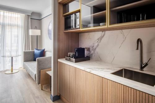 Kuchyň nebo kuchyňský kout v ubytování Brussels Marriott Hotel Grand Place