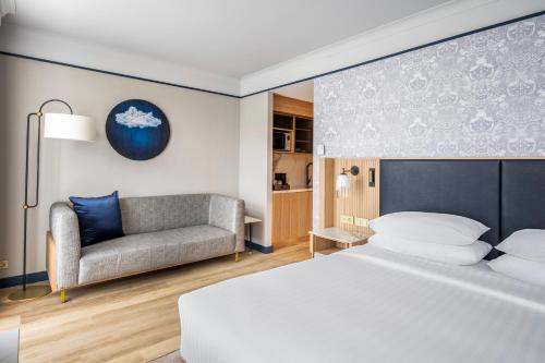 Postel nebo postele na pokoji v ubytování Brussels Marriott Hotel Grand Place