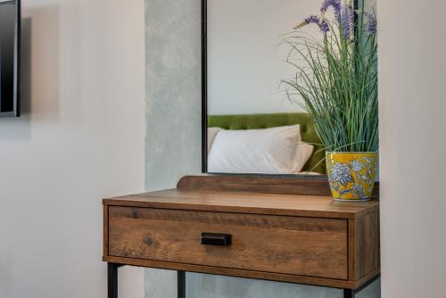 Luxury City Escape - Brand New Stylish 2 Bedroom Apartment with Parking photo 32