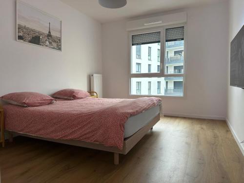 Ένα ή περισσότερα κρεβάτια σε δωμάτιο στο Appartement neuf proche de Orly
