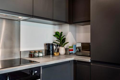 Luxury City Escape - Brand New Stylish 2 Bedroom Apartment with Parking photo 34