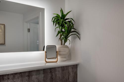 Luxury City Escape - Brand New Stylish 2 Bedroom Apartment with Parking photo 39