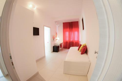 a living room with a white couch and a mirror at Villa Vera in Salerno