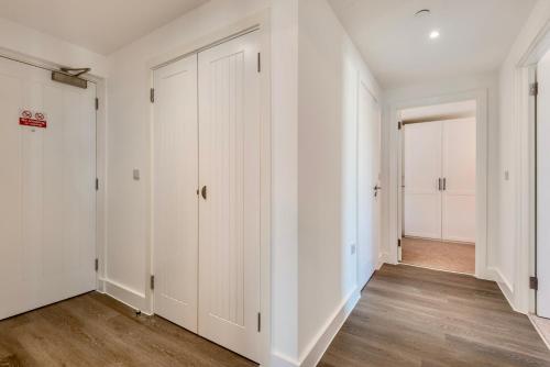 Luxury City Escape - Brand New Stylish 2 Bedroom Apartment with Parking photo 41