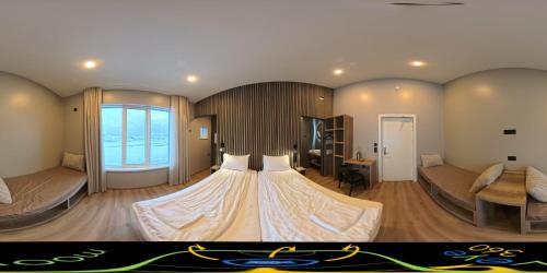 Una cama o camas en una habitación de Hestheimar