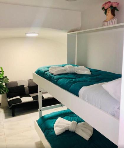 AmoniA House